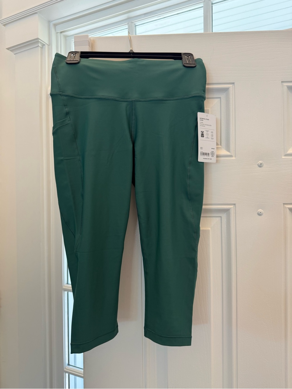 NWT ATHLETA Interval Stash Capri/M Trillium